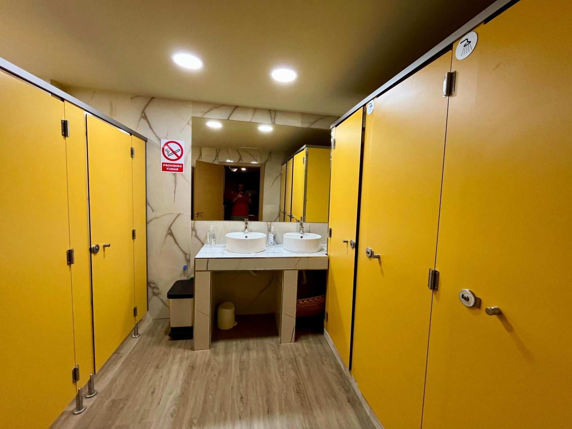 Velvet Hostel Madrid Exterior photo