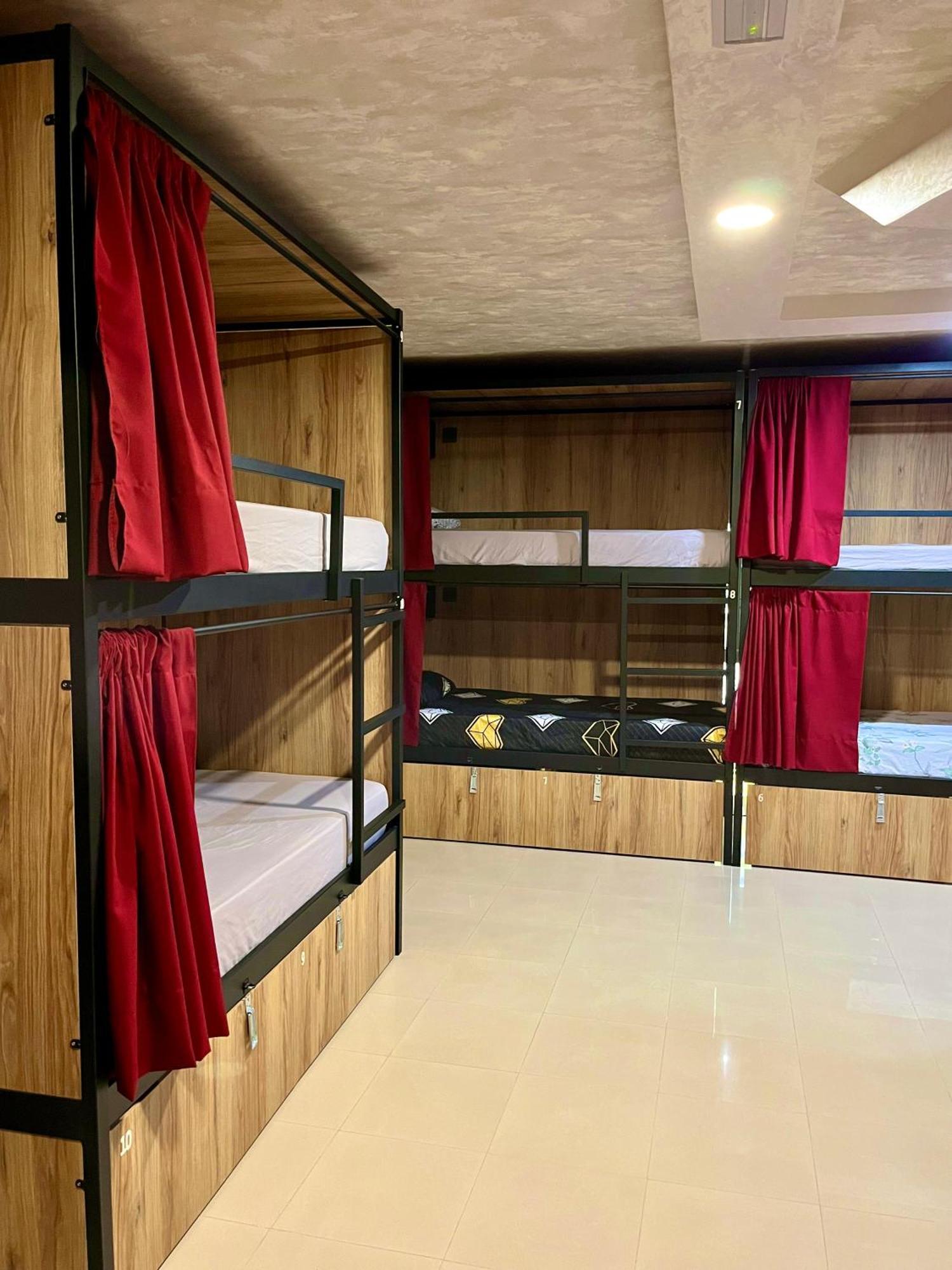Velvet Hostel Madrid Exterior photo