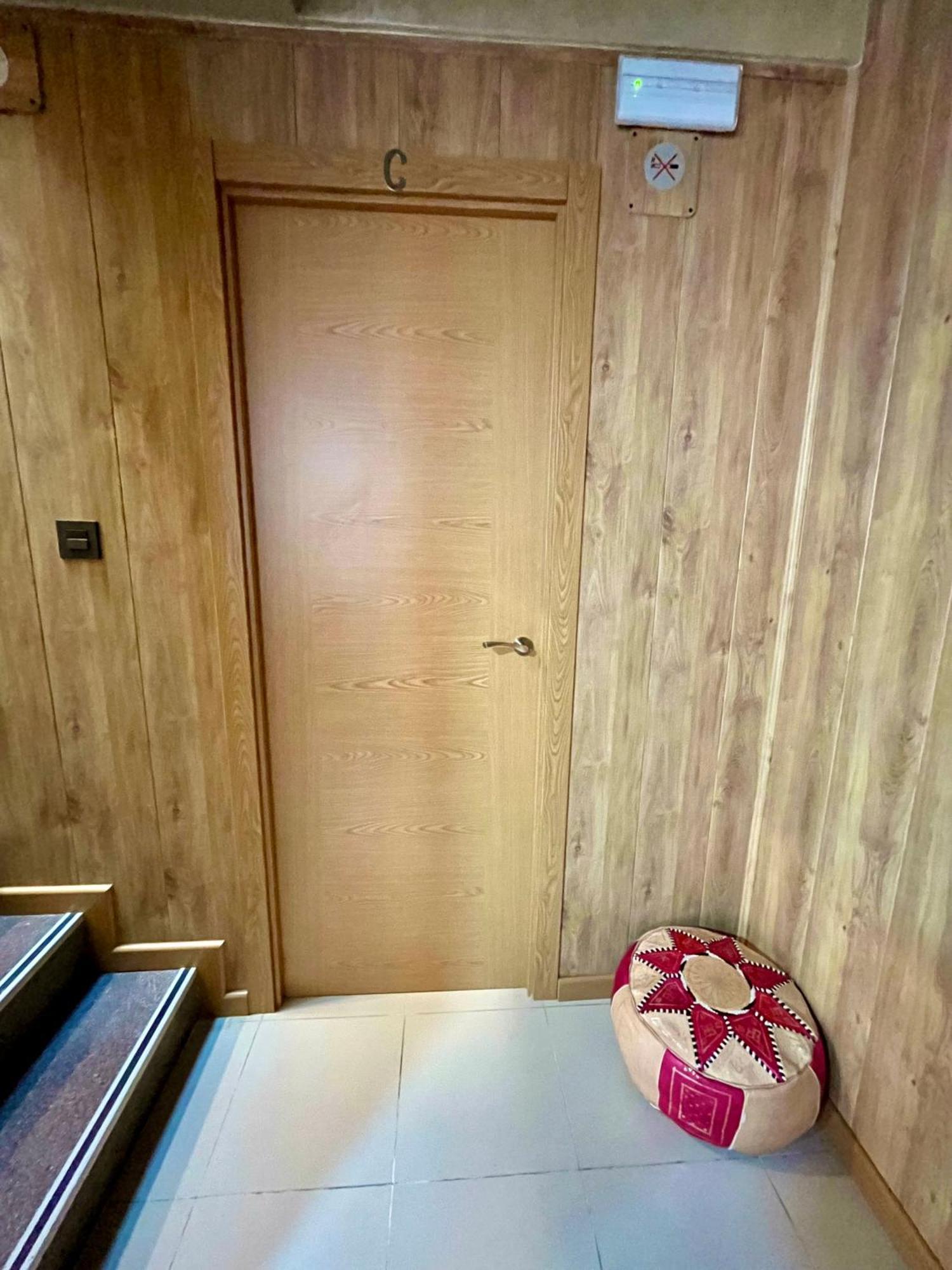 Velvet Hostel Madrid Exterior photo